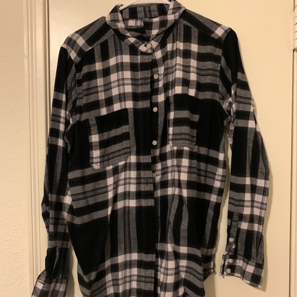 Target Tops - Black and white flannel long sleeve ❗️BOGO❗️